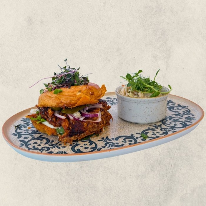 Bbq pulled pork bagel