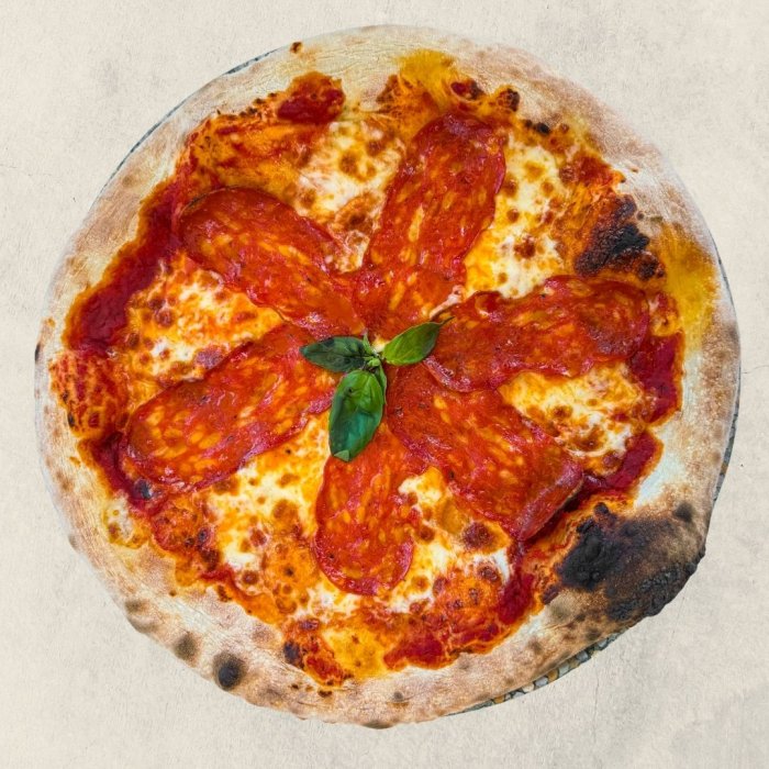 Pizza salame picante